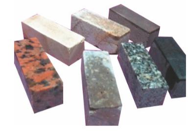 [#032039] Barre de roche sciée 7 x 2.5 x 2.5 cm : Gabbro 