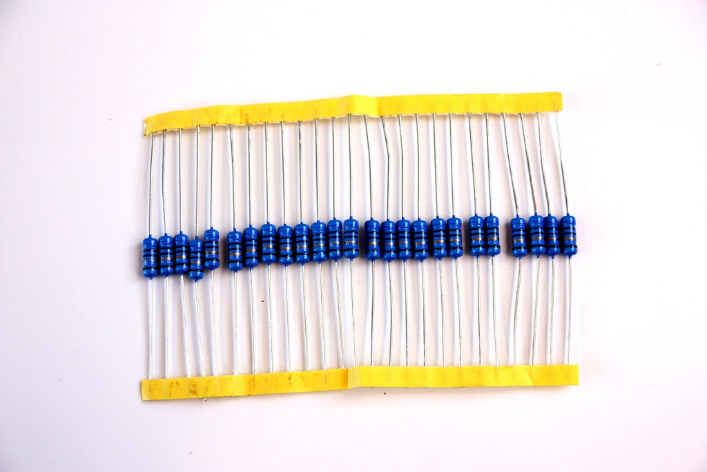 [#000305] Résistances 68 Ohms - 1 W (lot de 25)