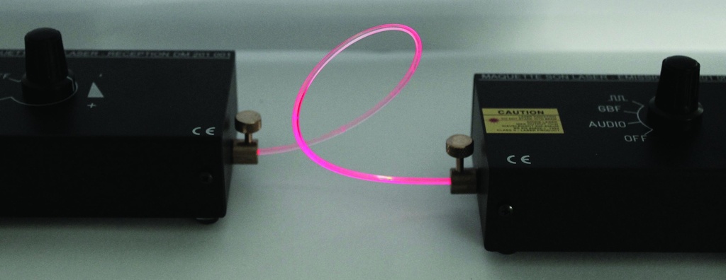 Maquette pour étude transmission du son par laser et fibre optique