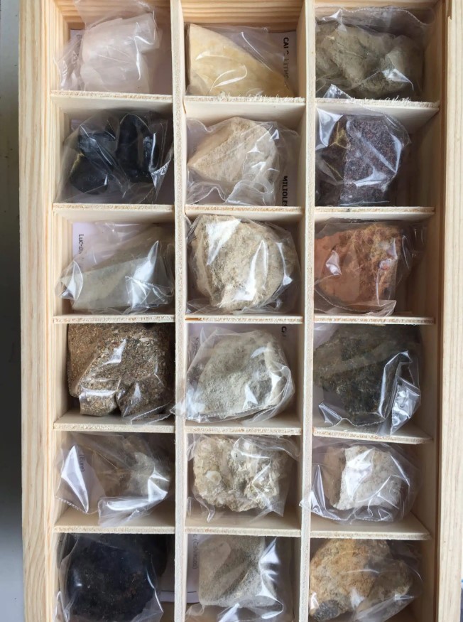 Collection de 18 roches sédimentaires