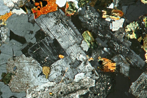 [#030009] Lame de roche éruptive et plutonique : Granodiorite